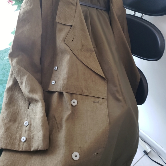 Extremely detailed olive trench coat - Picture 3 of 5